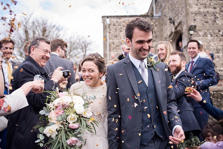Confetti Throw Stylish Floral Barn Wedding http://www.sarareeve.com/