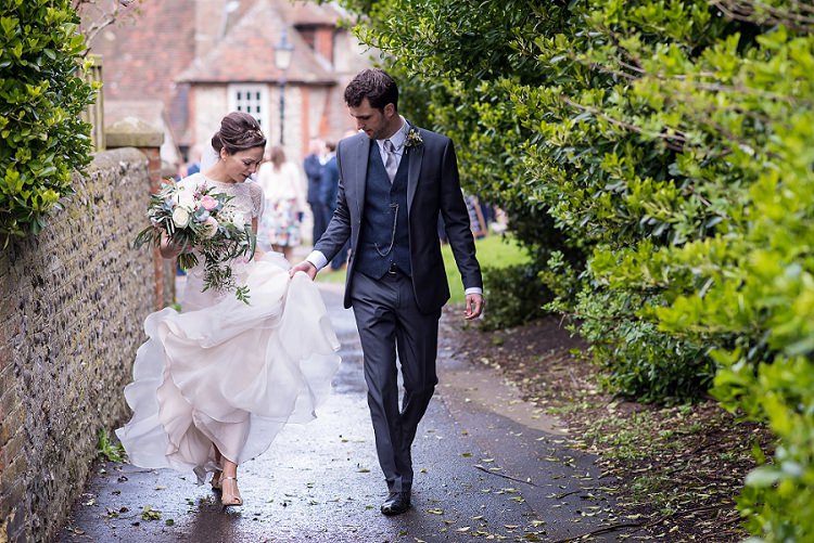 Stylish Floral Barn Wedding http://www.sarareeve.com/