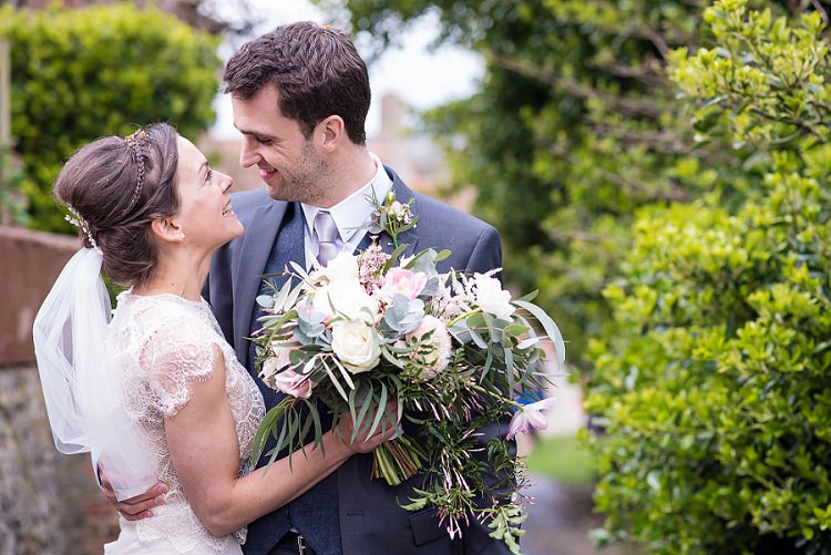 Stylish Floral Barn Wedding http://www.sarareeve.com/