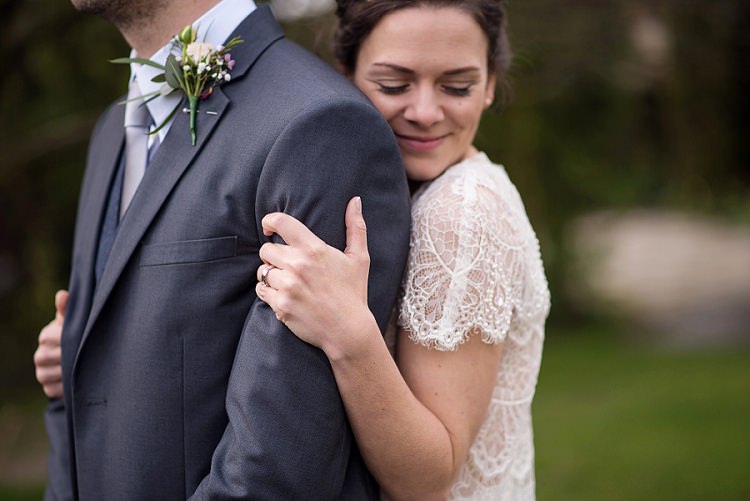 Stylish Floral Barn Wedding http://www.sarareeve.com/