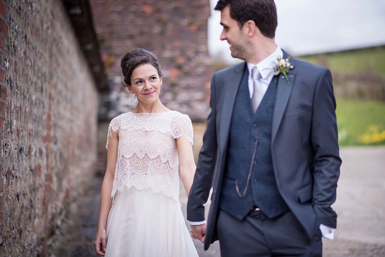 Stylish Floral Barn Wedding http://www.sarareeve.com/