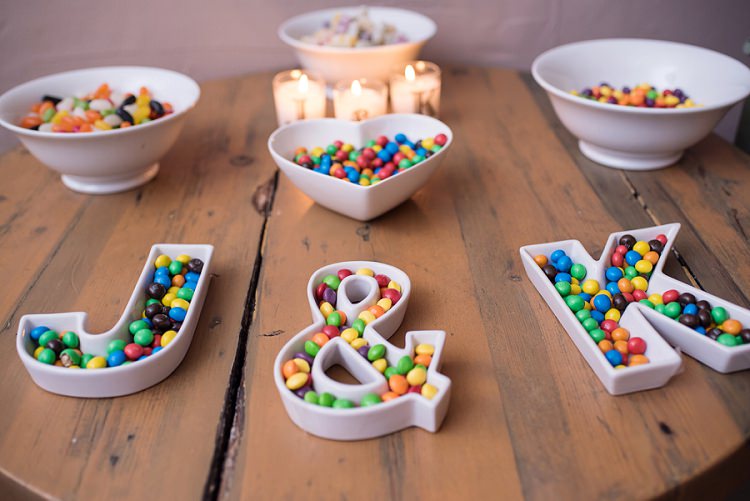 Stylish Floral Barn Wedding http://www.sarareeve.com/