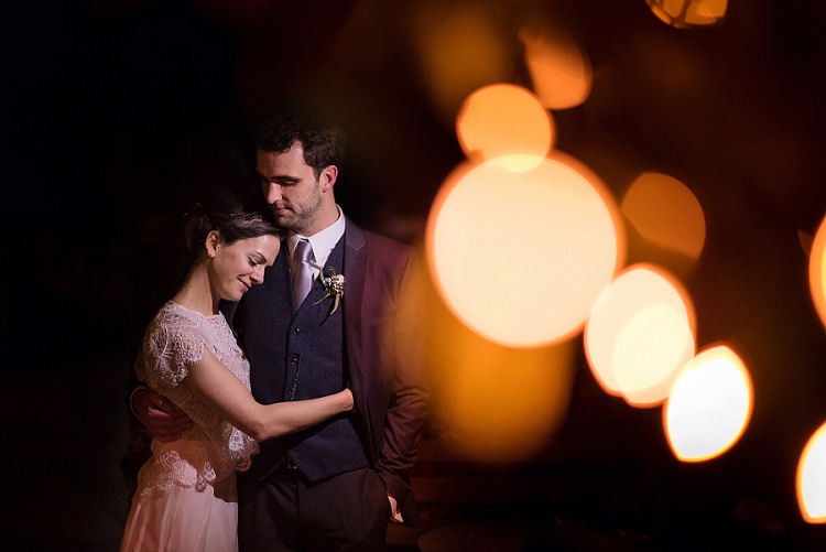 Stylish Floral Barn Wedding http://www.sarareeve.com/
