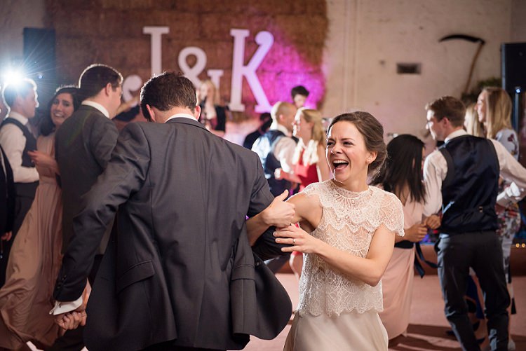 Stylish Floral Barn Wedding http://www.sarareeve.com/