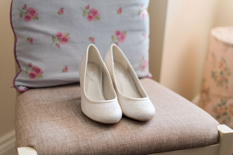 Fresh Pink Barn Wedding http://www.charlotteleysphotography.co.uk/