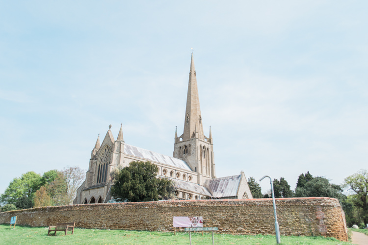 Fresh Pink Barn Wedding http://www.charlotteleysphotography.co.uk/