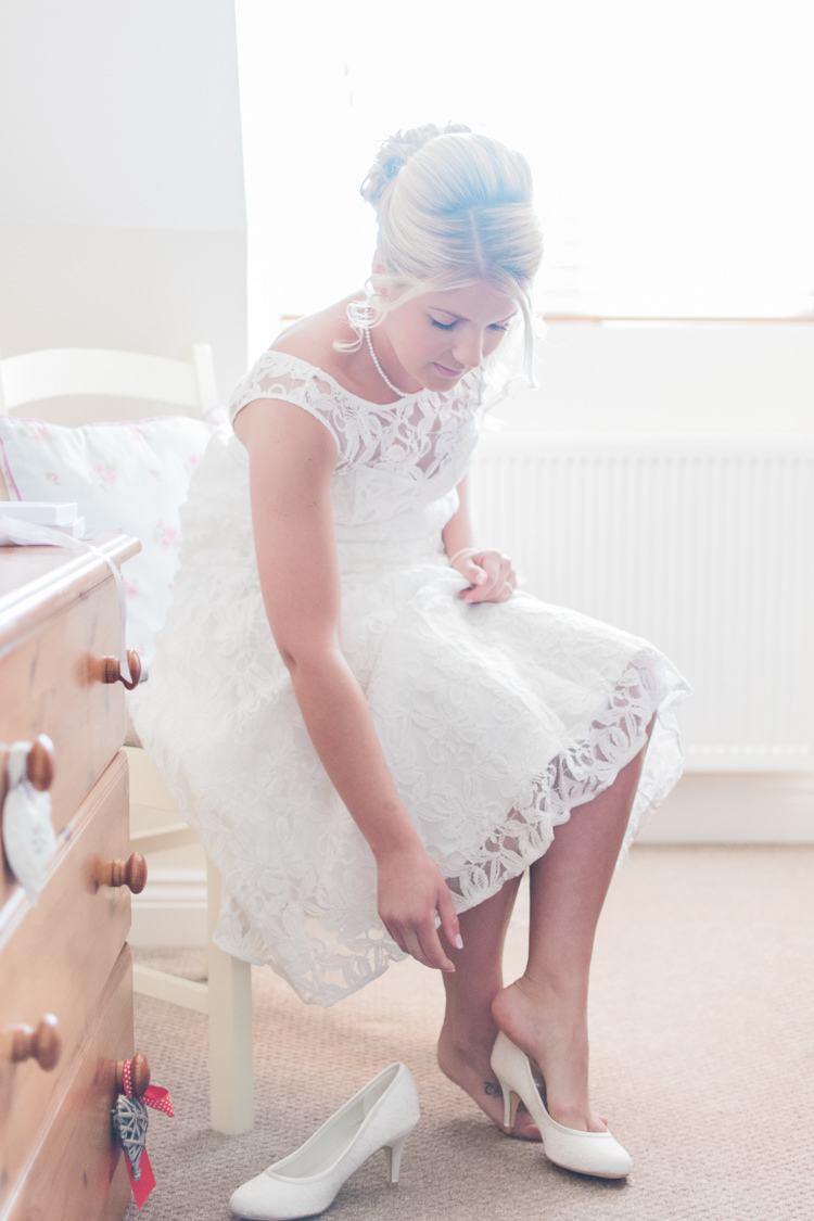 Fresh Pink Barn Wedding http://www.charlotteleysphotography.co.uk/