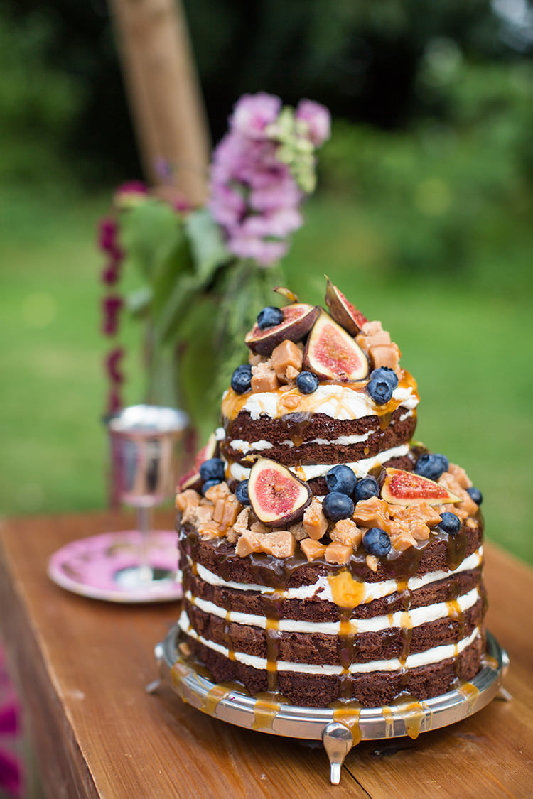 Naked Cake Layer Victoria Sponge Chocolate Berries Fruit Alternative Colourful Boho Wedding Ideas http://www.binkynixon.com/