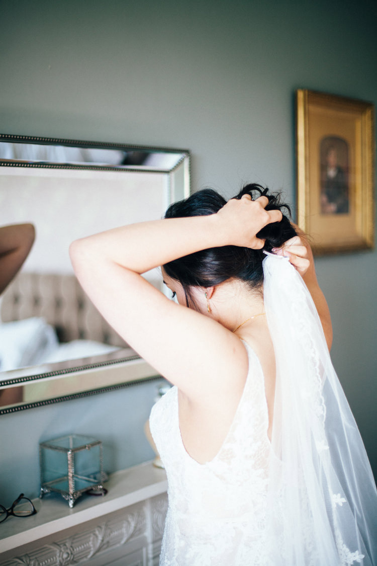 Veil Bride Bridal Lace Classic Outdoor Country House Wedding http://www.leahhensonweddings.com/