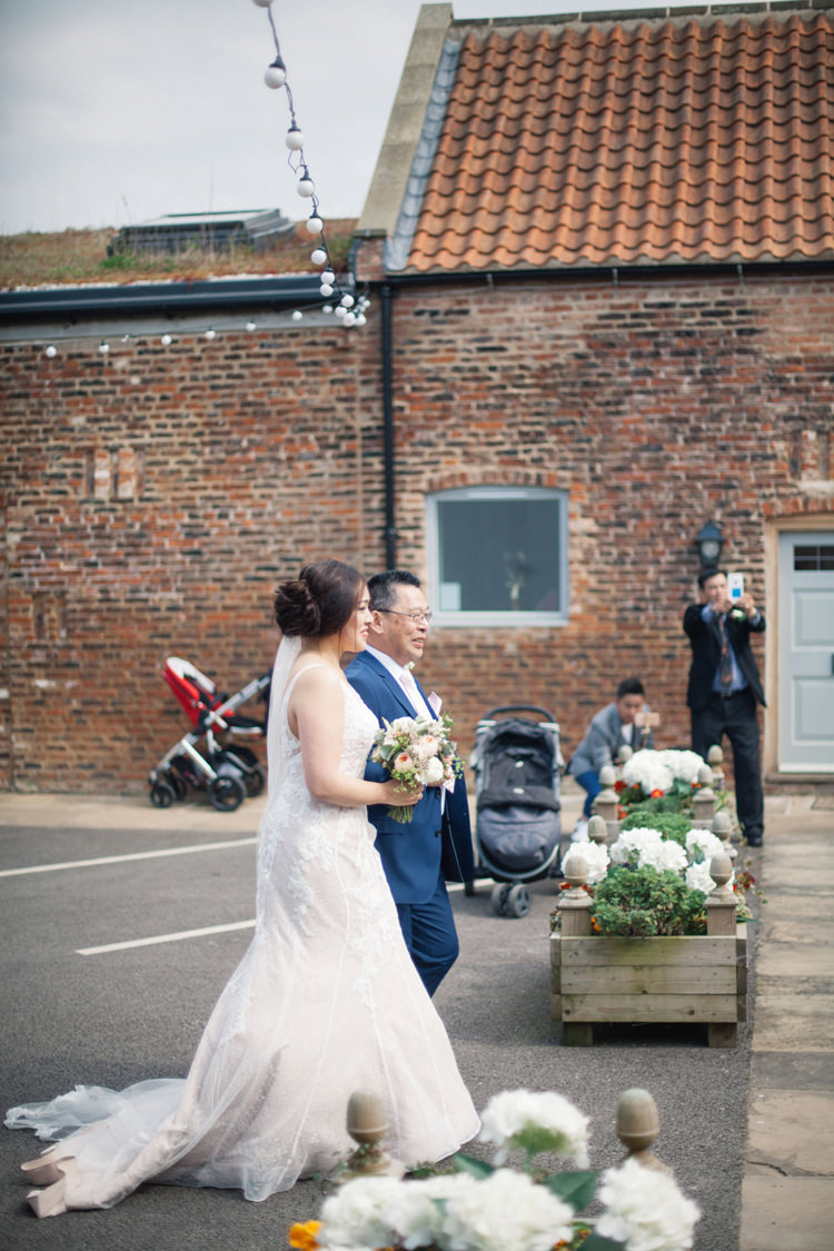 Classic Outdoor Country House Wedding http://www.leahhensonweddings.com/