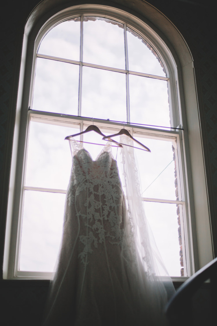 Classic Outdoor Country House Wedding http://www.leahhensonweddings.com/