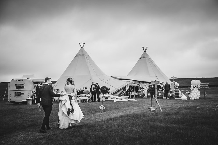 Outdoorsy Colourful Tipi Wedding http://www.tierneyphotography.co.uk/
