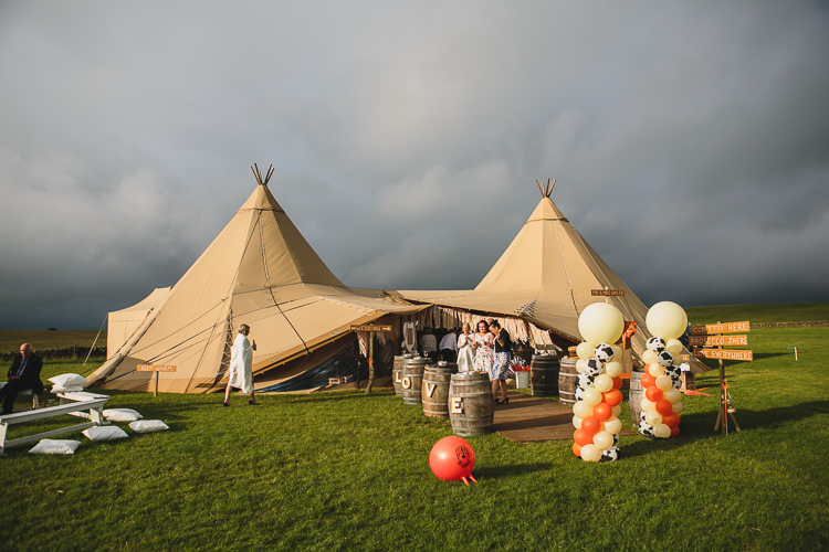 Outdoorsy Colourful Tipi Wedding http://www.tierneyphotography.co.uk/