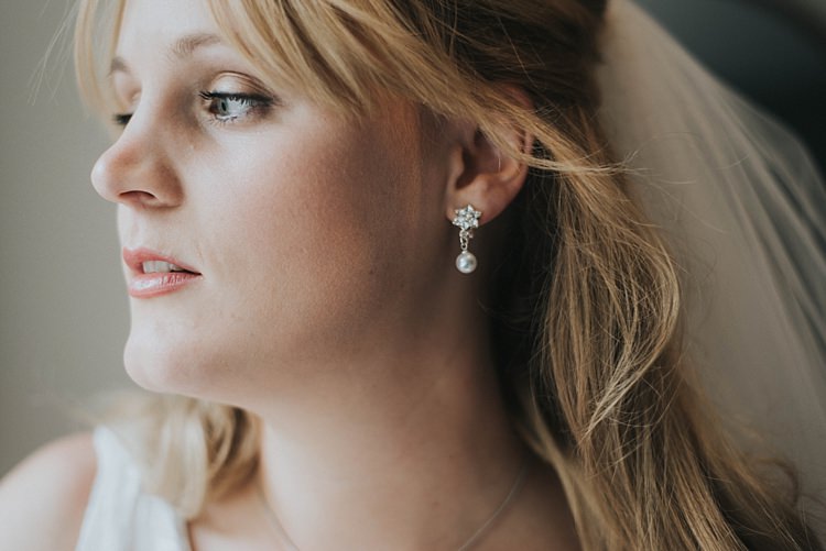 Bride Bridal Make Up Pretty City Farm Yellow Blue Wedding http://www.baiandelle.com/