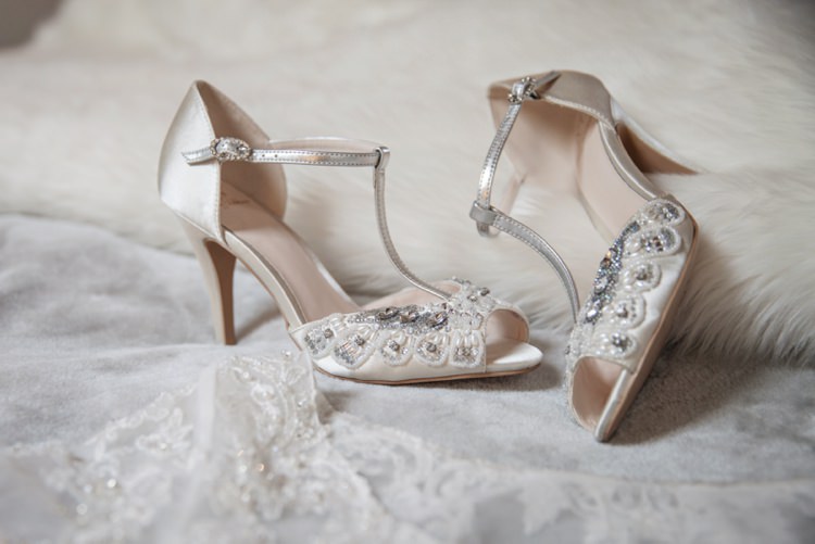 Cosy Winter Barn Wedding http://kerryannduffy.com/