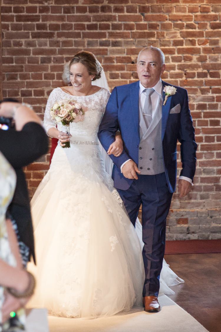 Cosy Winter Barn Wedding http://kerryannduffy.com/