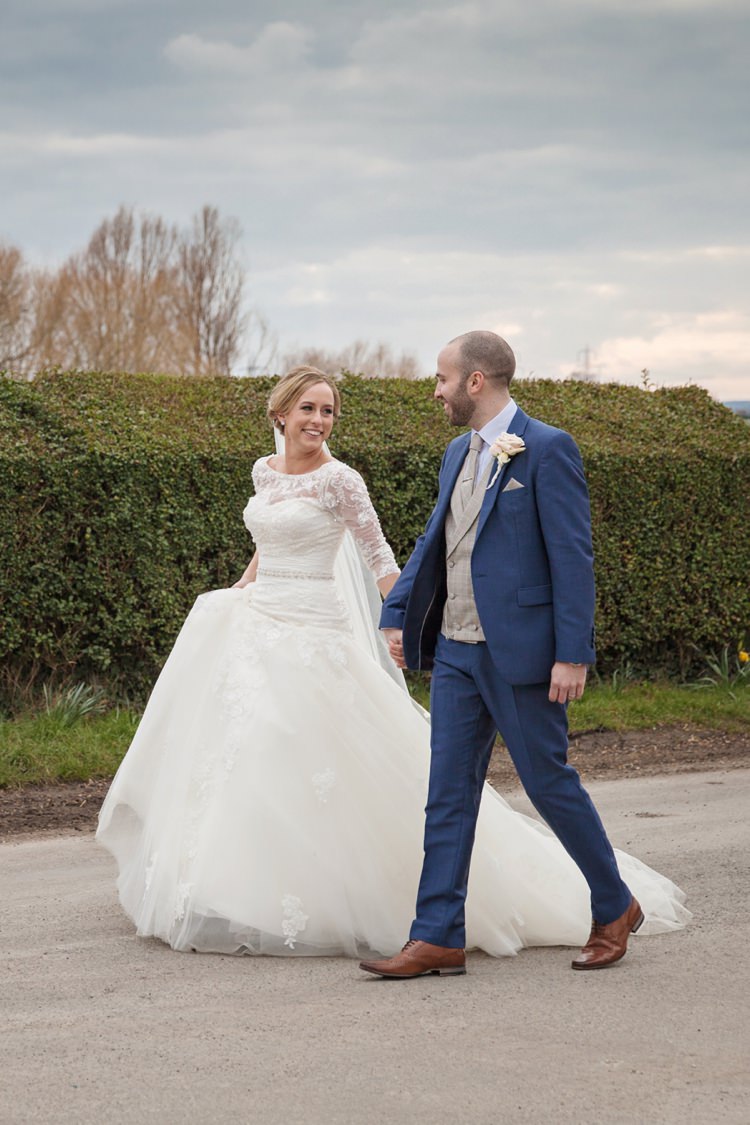 Cosy Winter Barn Wedding http://kerryannduffy.com/