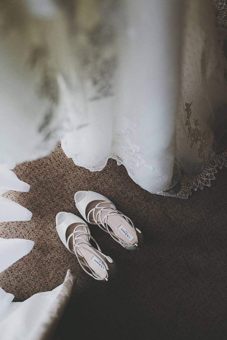 Rustic Coral Barn Wedding http://jasonwilliamsphotography.com/