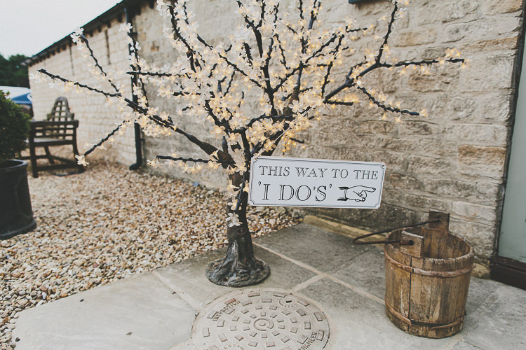Rustic Coral Barn Wedding http://jasonwilliamsphotography.com/