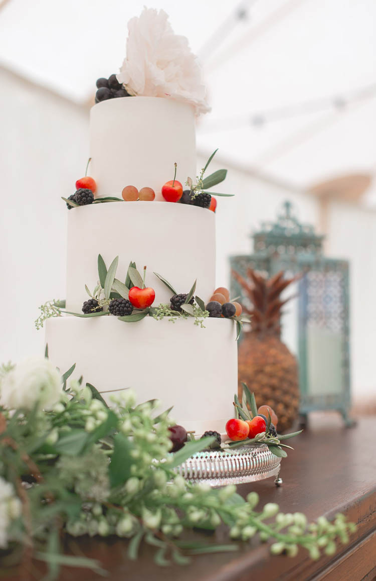 White Cake Fruit Berries Flower Beautiful Classic Luxe Wedding Ideas https://divinedayphotography.com/