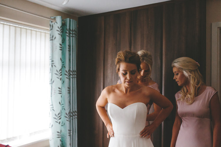 Classic Pink English Country Garden Wedding http://www.elliegracephotography.co.uk/
