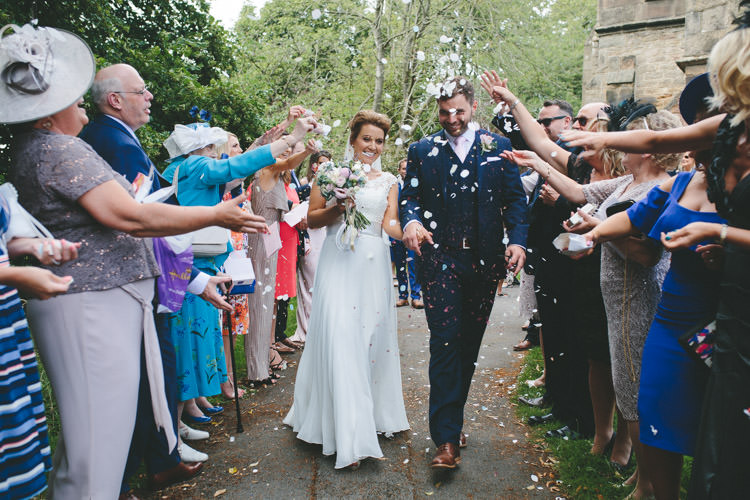 Confetti Throw Church Classic Pink English Country Garden Wedding http://www.elliegracephotography.co.uk/