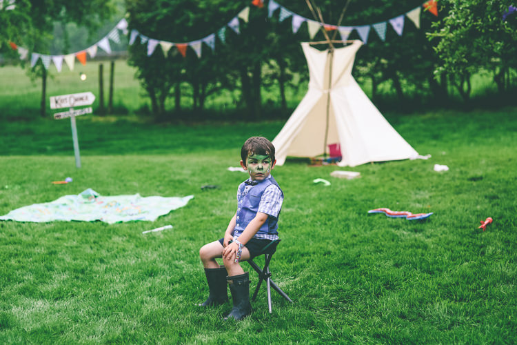 Home Made Glastonbury Festival Wedding http://www.emmaboileau.co.uk/