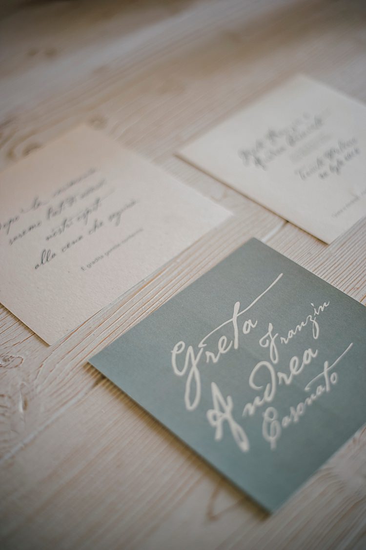 Wedding Stationery Grey Cream Calligraphy Outdoor Floral Countryside Wedding Veneto http://serenagenovese.com/