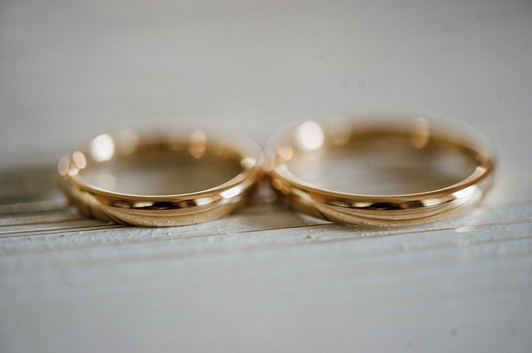 Gold Wedding Bands Outdoor Floral Countryside Wedding Veneto http://serenagenovese.com/
