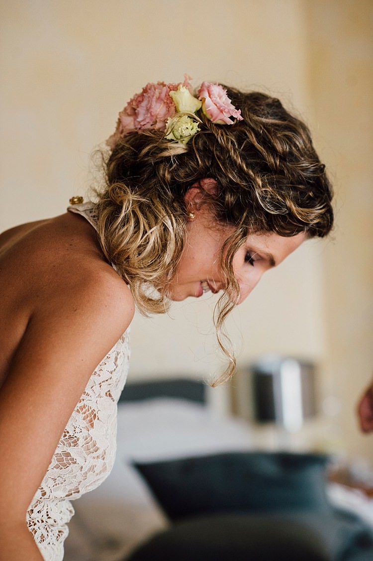 Bride Lace Halter-Neck Top Gold Crystal Buttons Fresh Florals Soft Hairstyle Outdoor Floral Countryside Wedding Veneto http://serenagenovese.com/