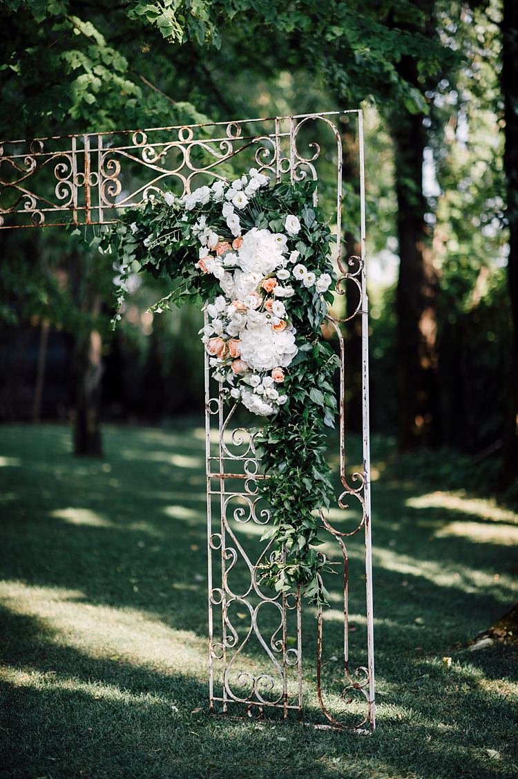 Ceremony Vintage Archway Floral Decoration White Peach Roses Hydrangea Greenery Outdoor Floral Countryside Wedding Veneto http://serenagenovese.com/