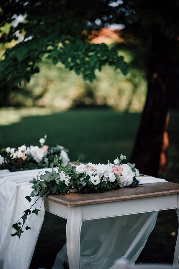 Ceremony Wooden White Table Florals White Peach Roses Hydrangea Greenery White Tablecloth Outdoor Floral Countryside Wedding Veneto http://serenagenovese.com/