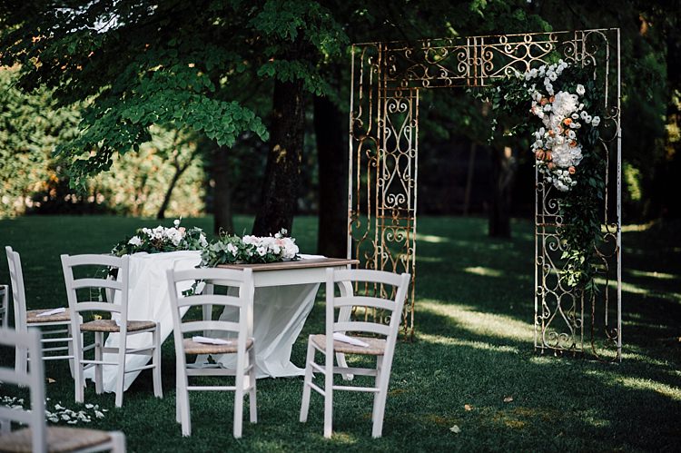 Ceremony Vintage Archway Wooden White Table Chairs Florals White Peach Roses Hydrangea Greenery Outdoor Floral Countryside Wedding Veneto http://serenagenovese.com/