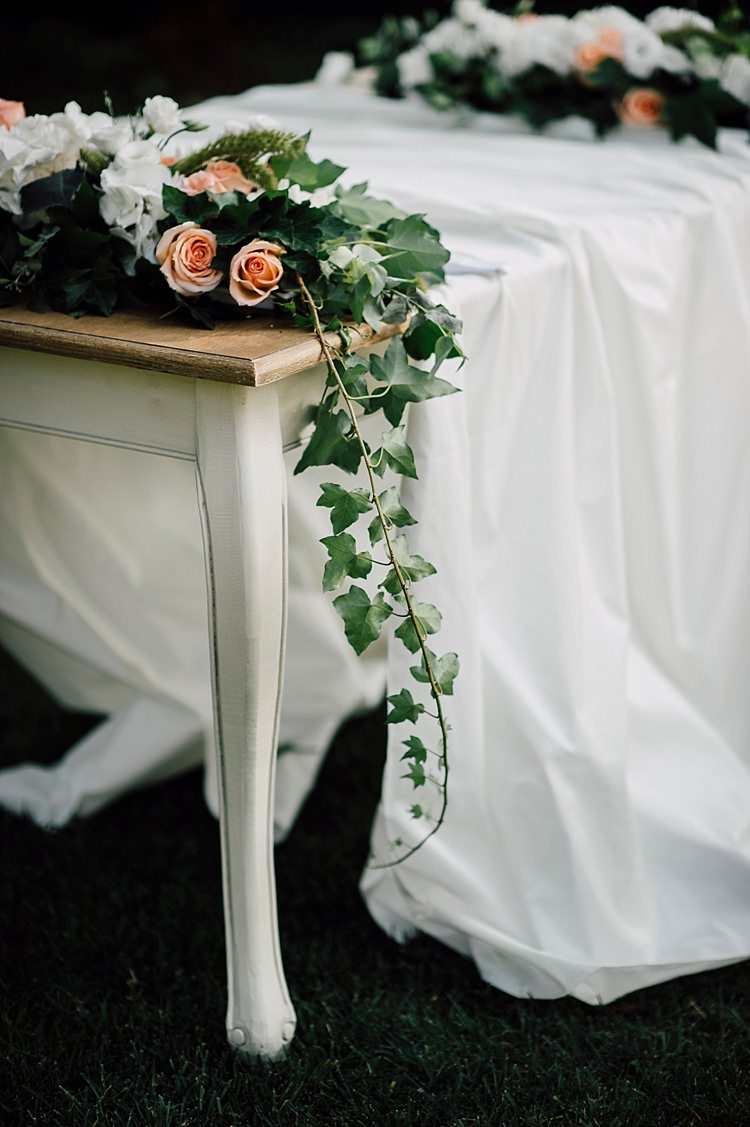 Ceremony Wooden White Table White Peach Florals Roses Peonies Greenery White Tablecloth Outdoor Floral Countryside Wedding Veneto http://serenagenovese.com/