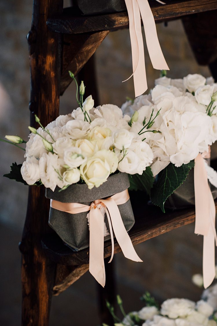 Guest Gifts Potted Flowers White Roses Peonies Hydrangea Pink Ribbons Outdoor Floral Countryside Wedding Veneto http://serenagenovese.com/