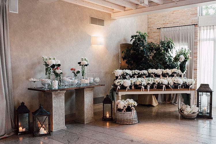 Reception Lolly Table White Peach Florals Glass Vases Flower Pots Guest Gifts Pink Ribbons Candle Lanterns Outdoor Floral Countryside Wedding Veneto http://serenagenovese.com/