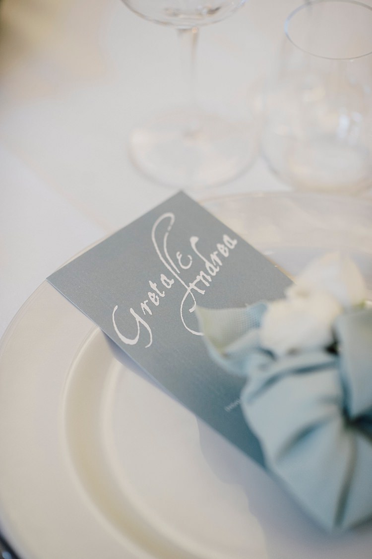 Wedding Stationery Menu Grey White Calligraphy Table Setting Outdoor Floral Countryside Wedding Veneto http://serenagenovese.com/