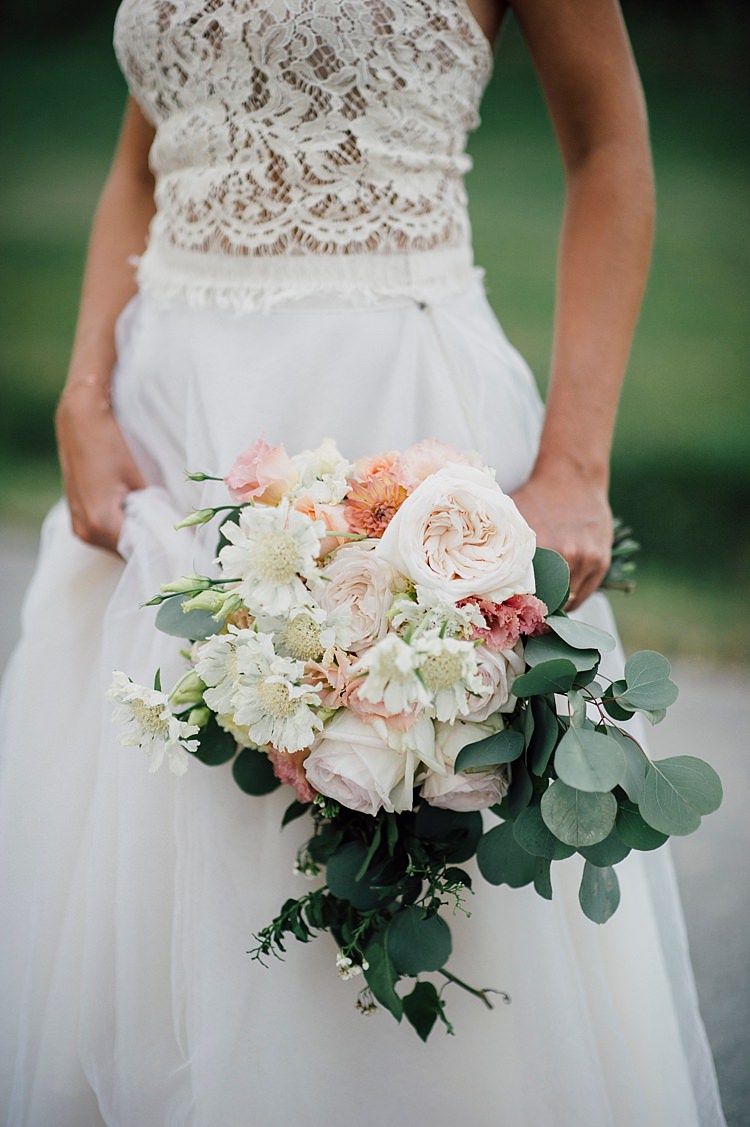 Bride Lace Halter-Neck Top Tulle Skirt Bouquet Pink Cream Orange Roses Peonies Outdoor Floral Countryside Wedding Veneto http://serenagenovese.com/