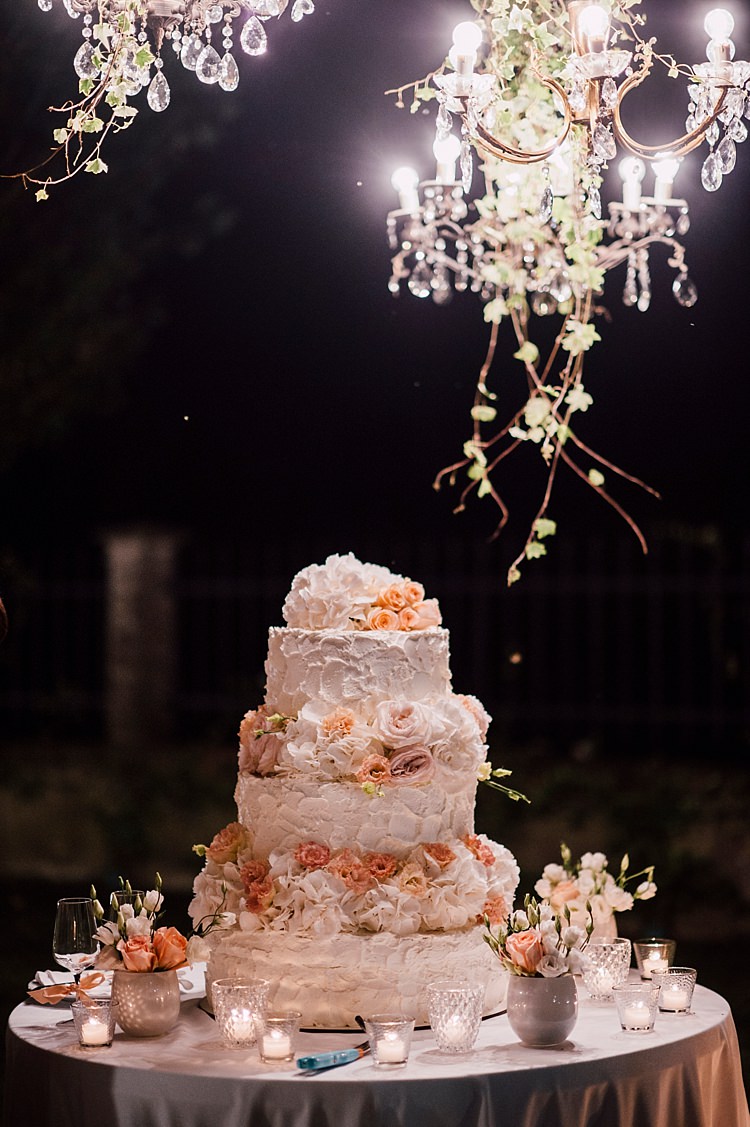 Reception Wedding Cake Fresh Flowers White Peach Roses Peonies Hydrangea Glass Candle Holders Hanging Décor Greenery Chandelier Outdoor Floral Countryside Wedding Veneto http://serenagenovese.com/