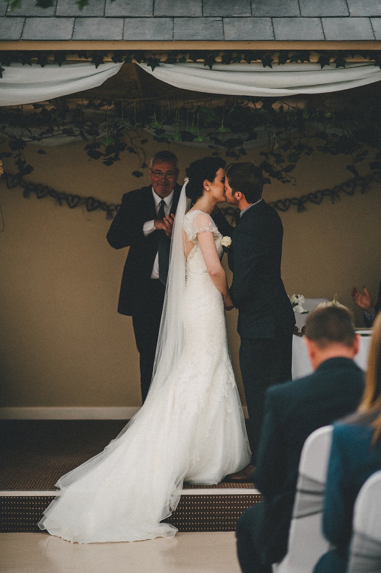 Woodland Inspired Autumn Wedding http://www.kerrydiamondphotography.com/