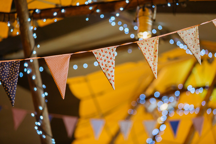 Fun & Games Tipi Wedding http://jamesandlianne.com/