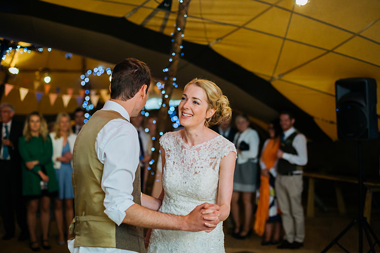Fun & Games Tipi Wedding http://jamesandlianne.com/