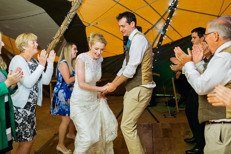 Fun & Games Tipi Wedding http://jamesandlianne.com/
