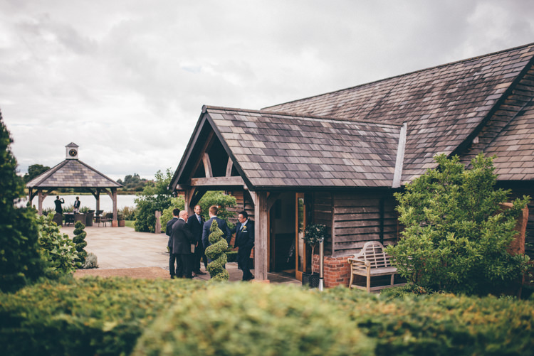 Outdoorsy Rustic Sunflowers Wedding http://www.helenjanesmiddy.com/