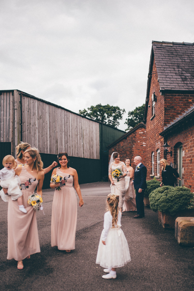 Outdoorsy Rustic Sunflowers Wedding http://www.helenjanesmiddy.com/