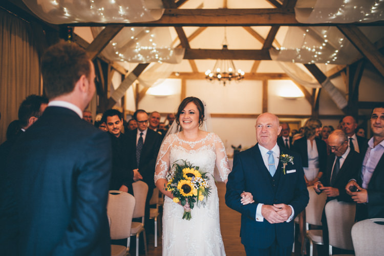 Outdoorsy Rustic Sunflowers Wedding http://www.helenjanesmiddy.com/