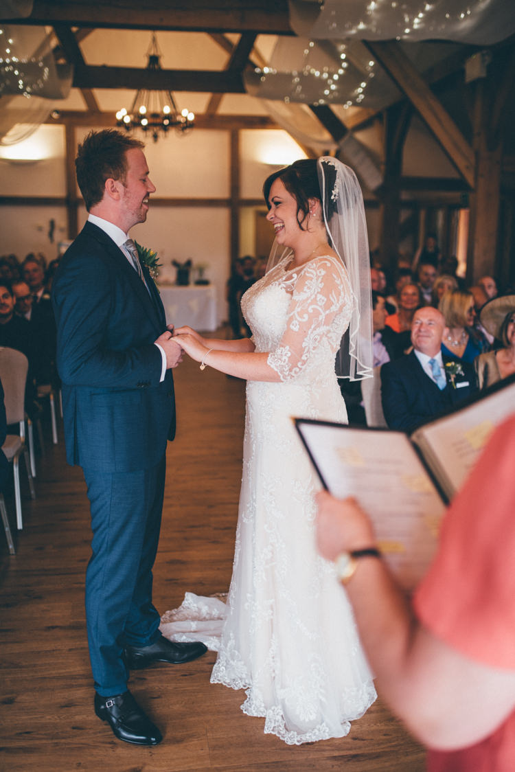 Outdoorsy Rustic Sunflowers Wedding http://www.helenjanesmiddy.com/