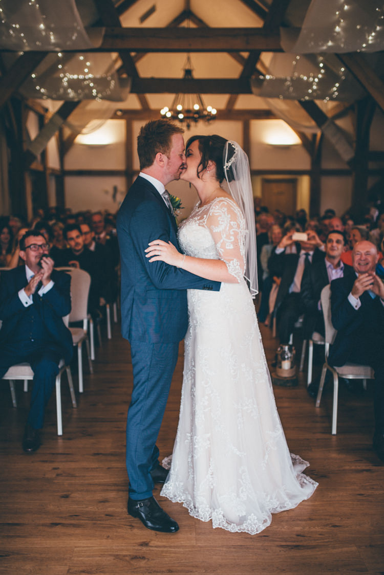 Outdoorsy Rustic Sunflowers Wedding http://www.helenjanesmiddy.com/