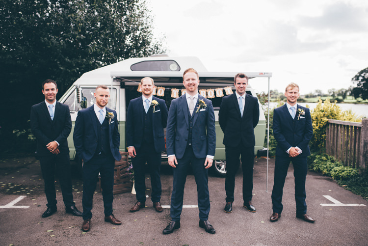 Outdoorsy Rustic Sunflowers Wedding http://www.helenjanesmiddy.com/