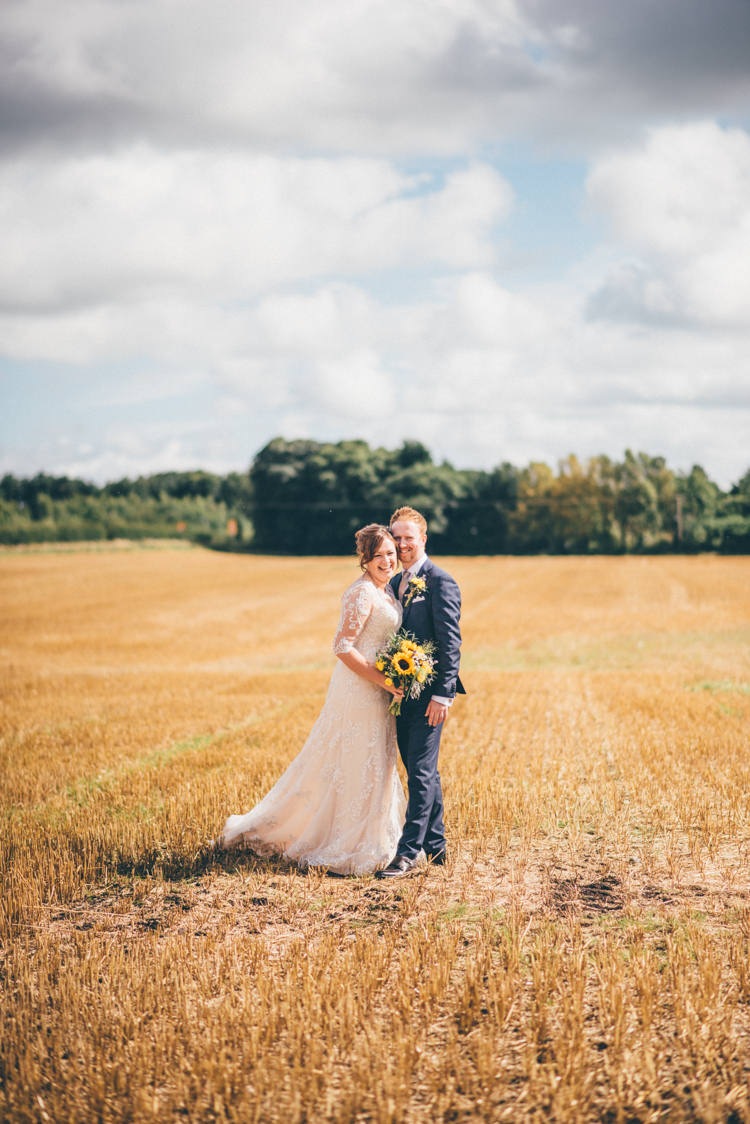 Outdoorsy Rustic Sunflowers Wedding http://www.helenjanesmiddy.com/